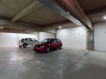 16 entre 61 y 62 La Plata  Departamento en 2º Piso al frente con  Balcón y Cochera en VENTA
