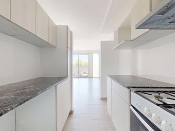 16 entre 61 y 62 La Plata  Departamento en 2º Piso al frente con  Balcón y Cochera en VENTA