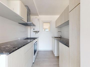 16 entre 61 y 62 La Plata  Departamento en 2º Piso al frente con  Balcón y Cochera en VENTA