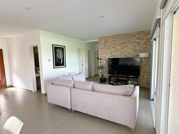 Casa en Santa Elena, Pilar del este