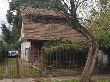 Casa en venta - 4 Dormitorios 2 Baños - Cocheras - 400Mts2 - Ituzaingó