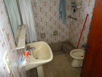 Casa en venta - 4 Dormitorios 2 Baños - Cocheras - 400Mts2 - Ituzaingó