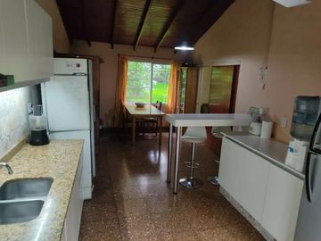 Excelente casa ubicada en Barrio El Cazador, J. Zorrilla De San Martin al 3100
