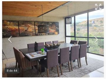 Exclusiva Residencia en Venta en Bosque Real con Vistas Al Club de Golf.