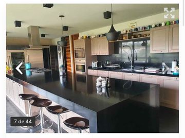 Exclusiva Residencia en Venta en Bosque Real con Vistas Al Club de Golf.