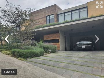 Exclusiva Residencia en Venta en Bosque Real con Vistas Al Club de Golf.