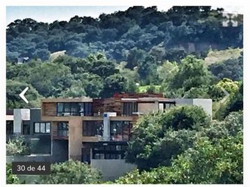 Exclusiva Residencia en Venta en Bosque Real con Vistas Al Club de Golf.