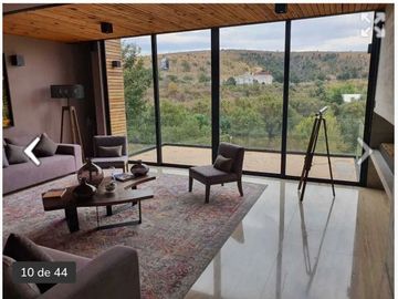 Exclusiva Residencia en Venta en Bosque Real con Vistas Al Club de Golf.