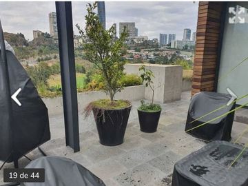 Exclusiva Residencia en Venta en Bosque Real con Vistas Al Club de Golf.