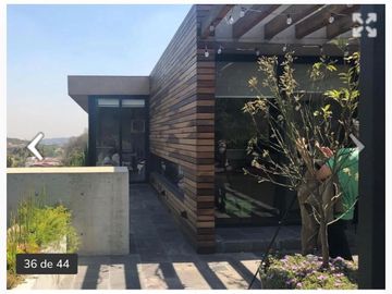 Exclusiva Residencia en Venta en Bosque Real con Vistas Al Club de Golf.