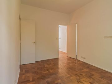4 ambientes con balcón en Flores Norte/ Villa Gral. Mitre