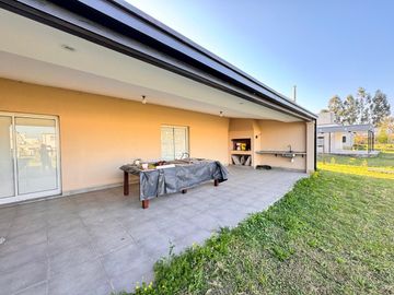 Hermosa casa de 3 dormitorios en una planta en Country La Herencia, Los Nogales