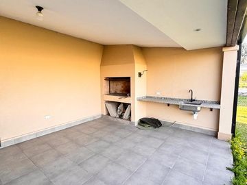 Hermosa casa de 3 dormitorios en una planta en Country La Herencia, Los Nogales