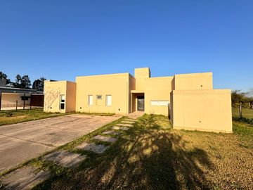 Hermosa casa de 3 dormitorios en una planta en Country La Herencia, Los Nogales