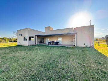 Hermosa casa de 3 dormitorios en una planta en Country La Herencia, Los Nogales