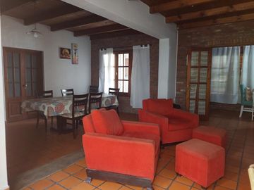 ALQUILER Casa  5 AMBIENTES   Centro de Lujan