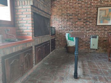 ALQUILER Casa  5 AMBIENTES   Centro de Lujan