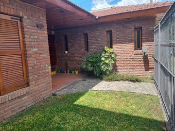 ALQUILER Casa  5 AMBIENTES   Centro de Lujan