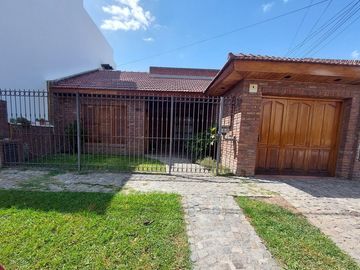 ALQUILER Casa  5 AMBIENTES   Centro de Lujan