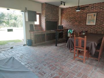 ALQUILER Casa  5 AMBIENTES   Centro de Lujan