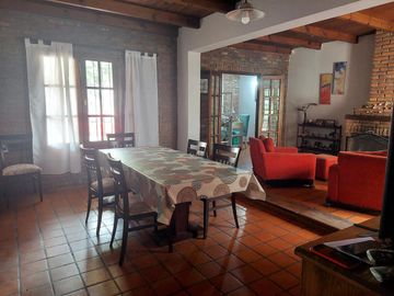 ALQUILER Casa  5 AMBIENTES   Centro de Lujan