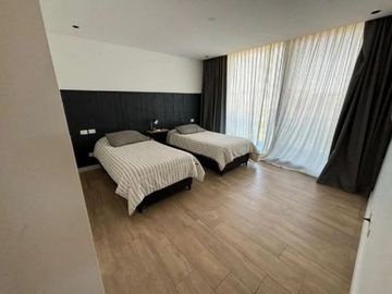 Casa en Alquiler  con 4 habitaciones a la Laguna en Barbarita Tigre
