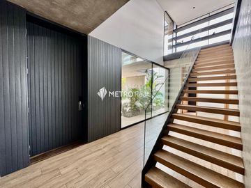 Casa Amoblada en Alquiler  con 4 habitaciones a la Laguna en Barbarita Tigre