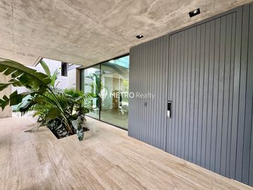 Casa Amoblada en Alquiler  con 4 habitaciones a la Laguna en Barbarita Tigre