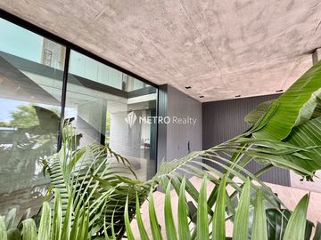 Casa Amoblada en Alquiler  con 4 habitaciones a la Laguna en Barbarita Tigre
