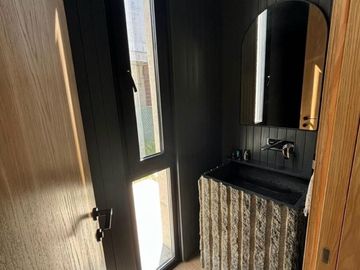 Casa en Alquiler  con 4 habitaciones a la Laguna en Barbarita Tigre