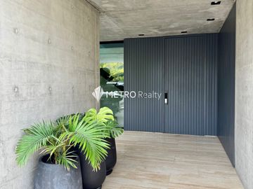 Casa Amoblada en Alquiler  con 4 habitaciones a la Laguna en Barbarita Tigre