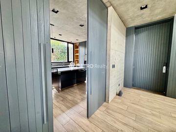 Casa Amoblada en Alquiler  con 4 habitaciones a la Laguna en Barbarita Tigre