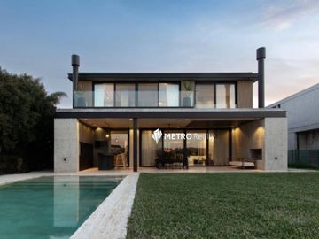 Casa en Alquiler  con 4 habitaciones a la Laguna en Barbarita Tigre