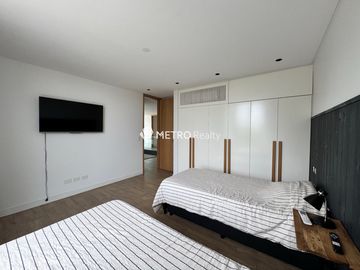 Casa Amoblada en Alquiler  con 4 habitaciones a la Laguna en Barbarita Tigre