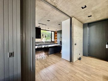 Casa Amoblada en Alquiler  con 4 habitaciones a la Laguna en Barbarita Tigre