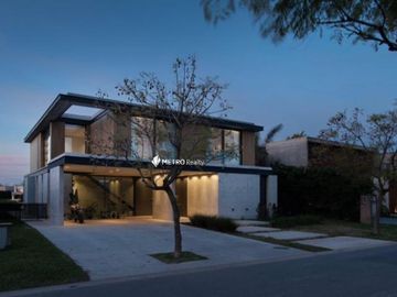 Casa en Alquiler  con 4 habitaciones a la Laguna en Barbarita Tigre