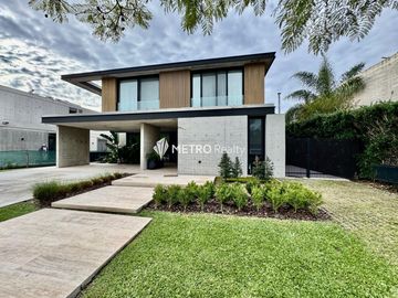 Casa Amoblada en Alquiler  con 4 habitaciones a la Laguna en Barbarita Tigre