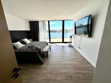 Casa en Alquiler  con 4 habitaciones a la Laguna en Barbarita Tigre