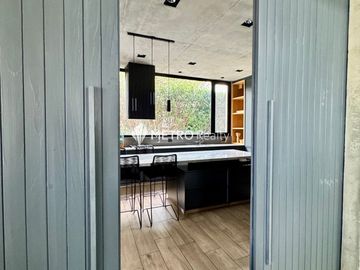 Casa Amoblada en Alquiler  con 4 habitaciones a la Laguna en Barbarita Tigre