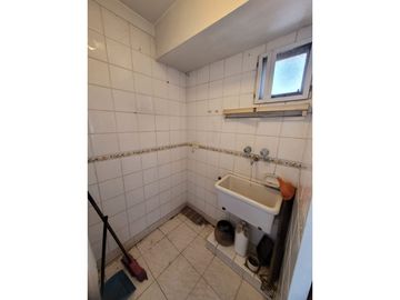 Departamento 5 Ambientes en Venta en Morón centro.