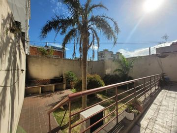 Departamento 5 Ambientes en Venta en Morón centro.