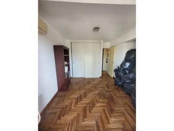 Departamento 5 Ambientes en Venta en Morón centro.