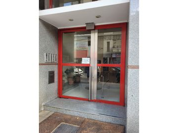Departamento 5 Ambientes en Venta en Morón centro.