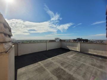 Departamento 5 Ambientes en Venta en Morón centro.