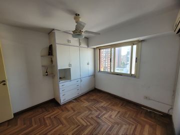 Departamento 5 Ambientes en Venta en Morón centro.