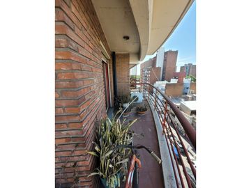 Departamento 5 Ambientes en Venta en Morón centro.