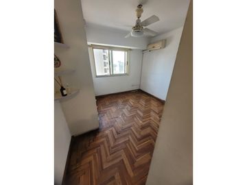 Departamento 5 Ambientes en Venta en Morón centro.