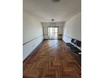 Departamento 5 Ambientes en Venta en Morón centro.