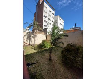 Departamento 5 Ambientes en Venta en Morón centro.