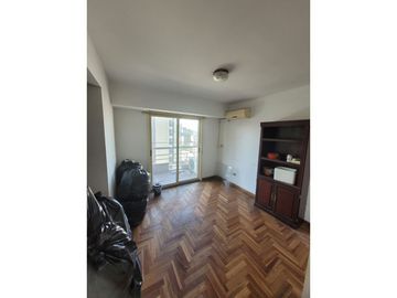 Departamento 5 Ambientes en Venta en Morón centro.